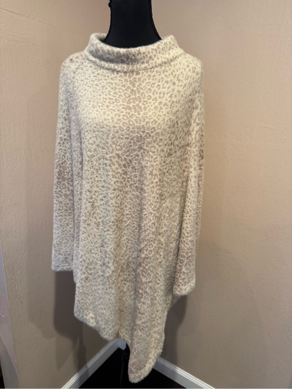 Chico's Snow Leopard Cream and Light Brown Ultra Soft Poncho NWT